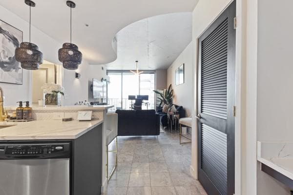 1 bedroom, 1 bathroom, 729 sq ft condominium for rent at 400 W Peachtree Street 1215, Atlanta, GA 30308 for $1,795 a month — photo 2