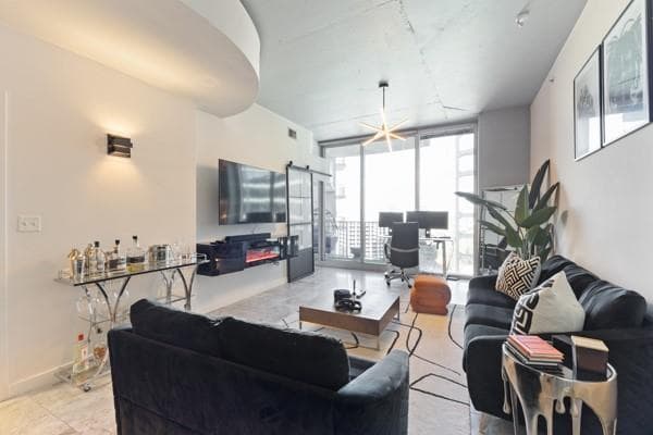 1 bedroom, 1 bathroom, 729 sq ft condominium for rent at 400 W Peachtree Street 1215, Atlanta, GA 30308 for $1,795 a month — photo 8