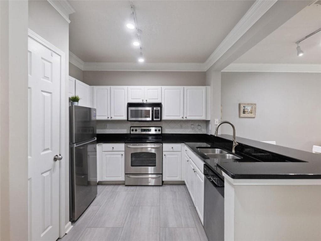 1 bedroom, 1 bathroom, 752 sq ft condominium for sale at 1850 Cotillion Drive 1210, Atlanta, GA 30338 — photo 3