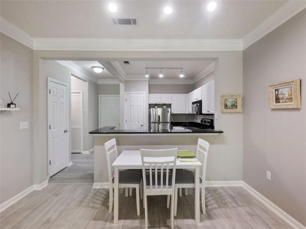 1 bedroom, 1 bathroom, 752 sq ft condominium for sale at 1850 Cotillion Drive 1210, Atlanta, GA 30338 — photo 7