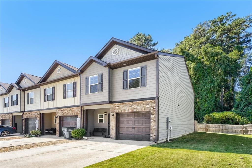 3 bedroom, 3 bathroom, 1,530 sq ft townhouse for sale at 6051 Oak Bend Court, Riverdale, GA 30296