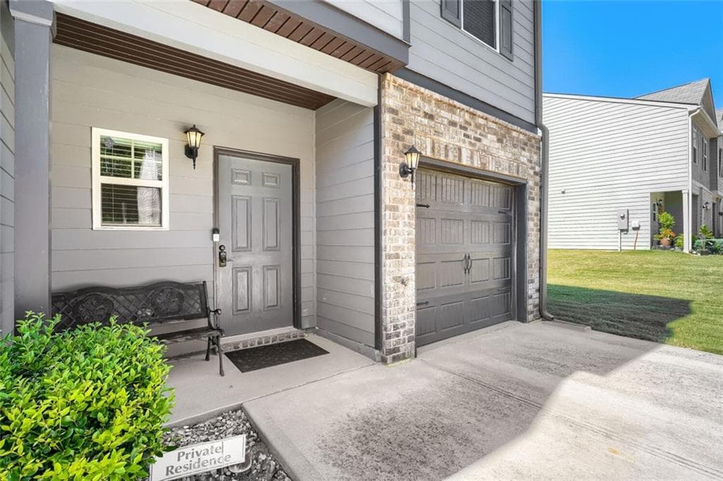 3 bedroom, 3 bathroom, 1,530 sq ft townhouse for sale at 6051 Oak Bend Court, Riverdale, GA 30296 — photo 3