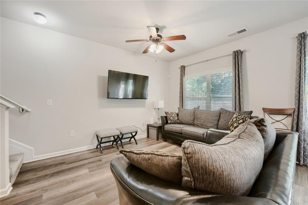 3 bedroom, 3 bathroom, 1,530 sq ft townhouse for sale at 6051 Oak Bend Court, Riverdale, GA 30296 — photo 5