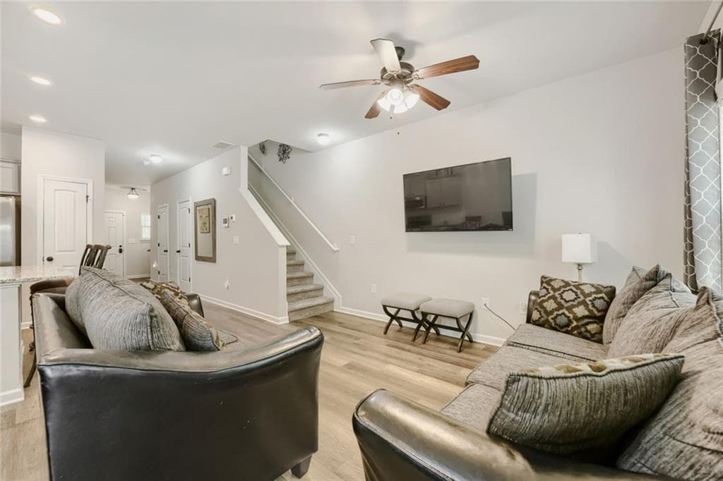 3 bedroom, 3 bathroom, 1,530 sq ft townhouse for sale at 6051 Oak Bend Court, Riverdale, GA 30296 — photo 6