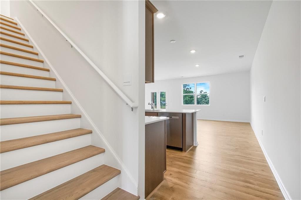 3 bedroom, 3 bathroom, 1,920 sq ft townhouse for sale at 3597 Rowlett Street, Decatur, GA 30034 — photo 3