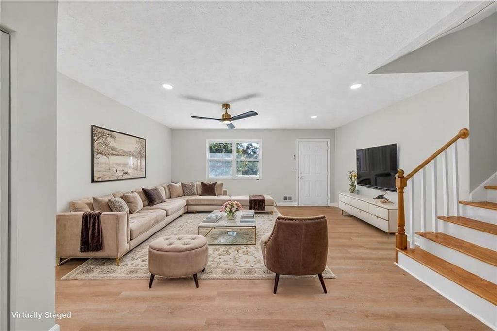3 bedroom, 2 bathroom, 1,534 sq ft single family residence for sale at 7977 Flanders Ct, Jonesboro, GA 30238 — photo 3