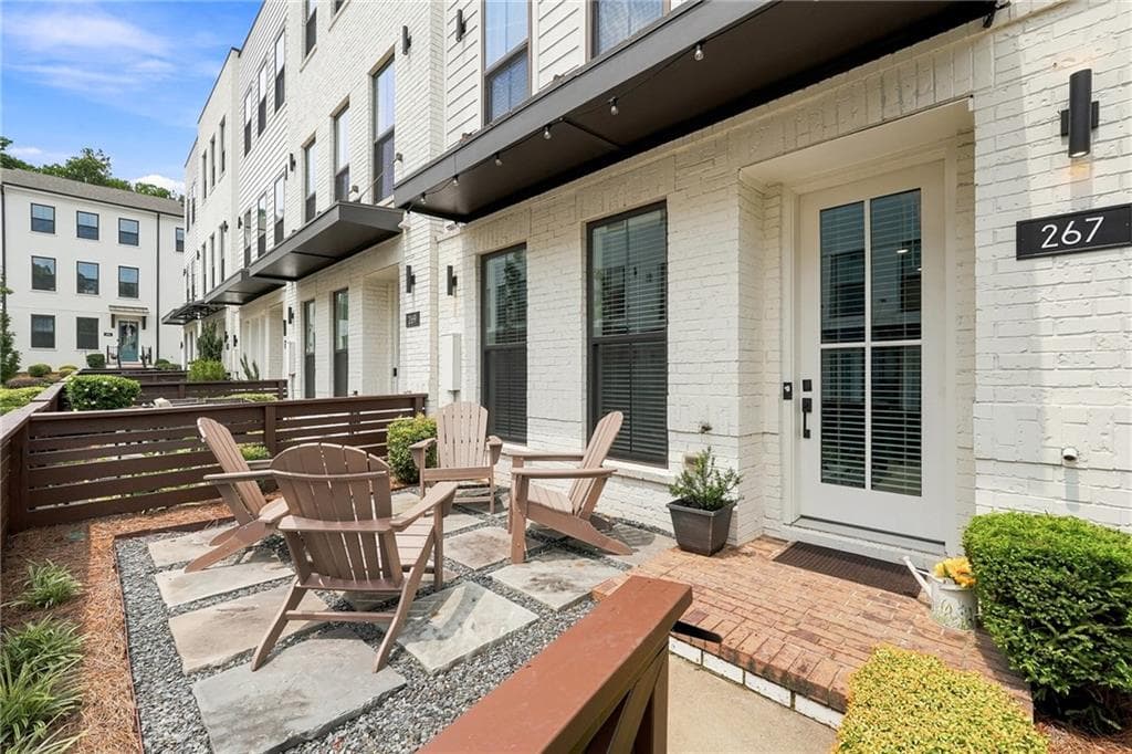 3 bedroom, 4 bathroom, 2,142 sq ft townhouse for sale at 267 Mitchell Lane, Woodstock, GA 30188 — photo 2