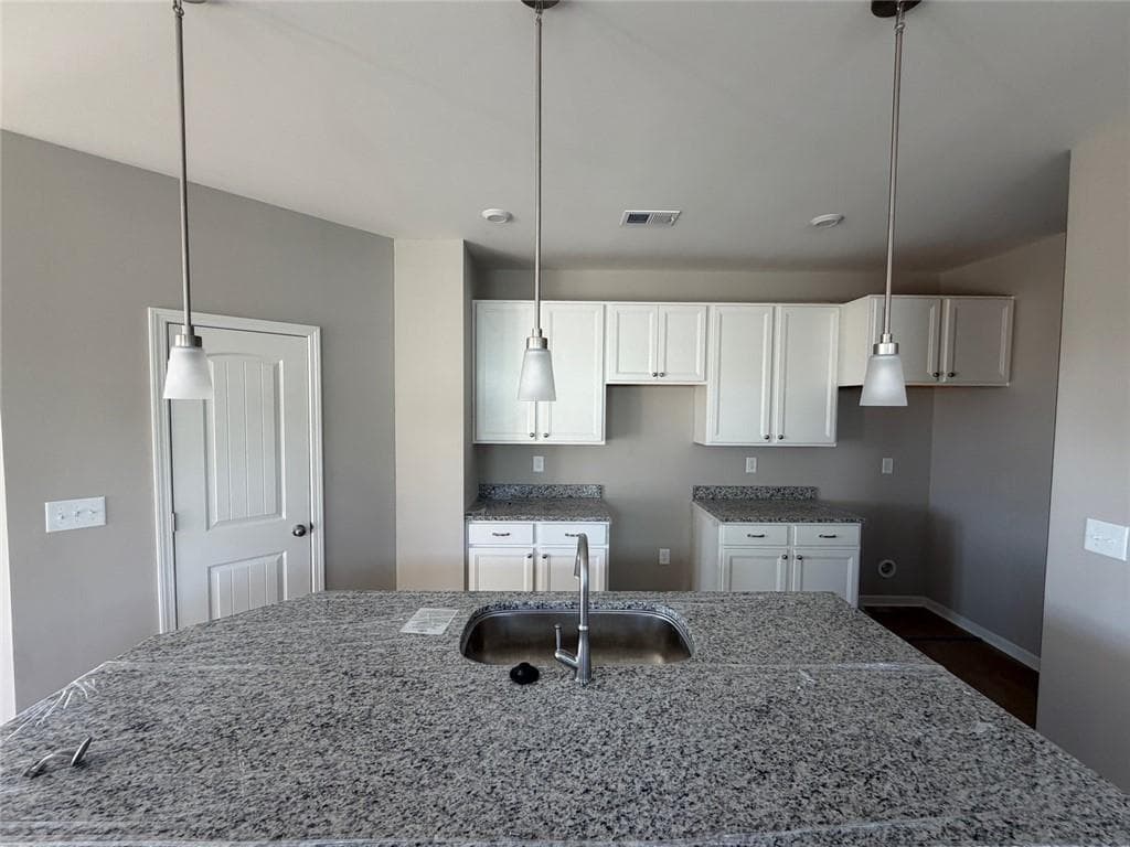 3 bedroom, 3 bathroom, 2,162 sq ft townhouse for sale at 35 Village Drive 29-A, Dawsonville, GA 30534 — photo 2