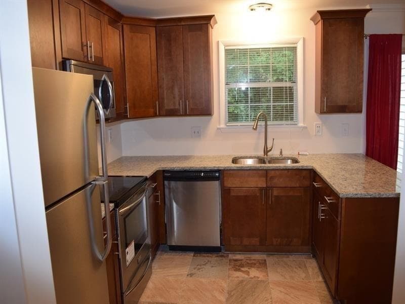 2 bedroom, 3 bathroom, 1,160 sq ft townhouse for rent at 3101 Queen Anne Court, Atlanta, GA 30350 for $2,000 a month — photo 6