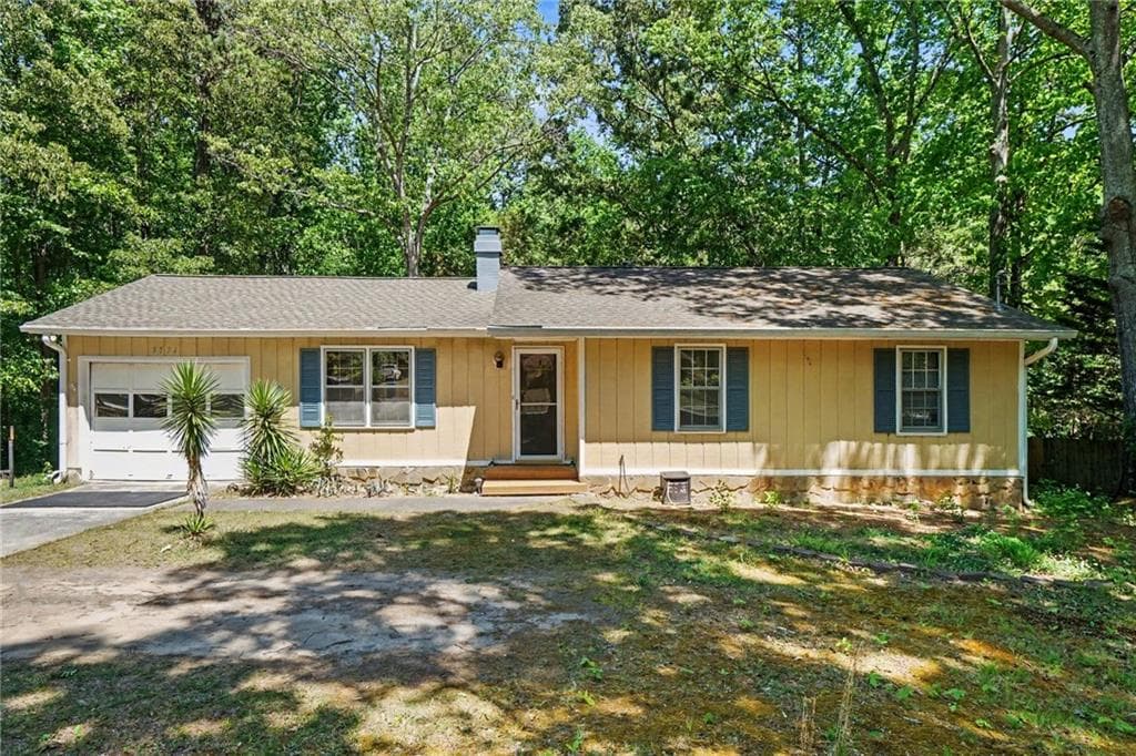 3 bedroom, 2 bathroom, 1,208 sq ft single family residence for rent at 3574 Broxton Lane, Snellville, GA 30039 for $1,800 a month — photo 1 of 25