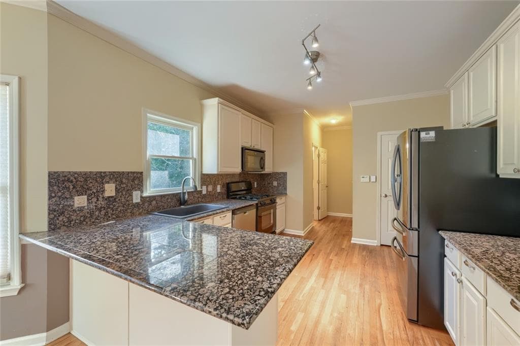 4 bedroom, 3 bathroom, 2,252 sq ft single family residence for sale at 525 Sartain Court, Johns Creek, GA 30097 — photo 8