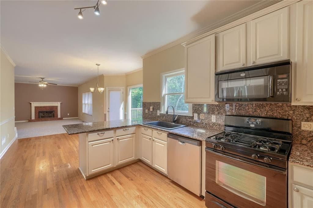 4 bedroom, 3 bathroom, 2,252 sq ft single family residence for sale at 525 Sartain Court, Johns Creek, GA 30097 — photo 9
