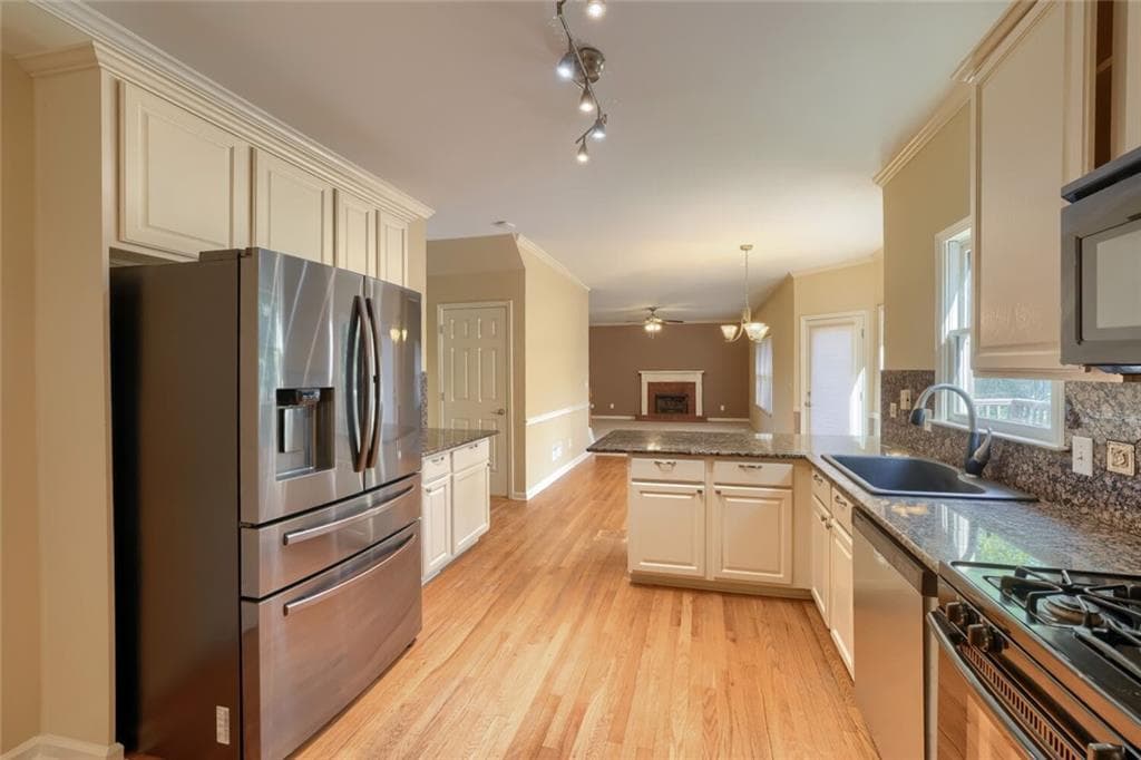 4 bedroom, 3 bathroom, 2,252 sq ft single family residence for sale at 525 Sartain Court, Johns Creek, GA 30097 — photo 10