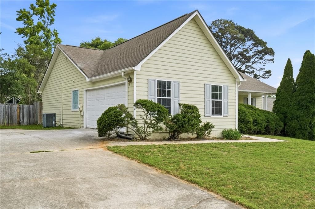 3 bedroom, 2 bathroom, 1,736 sq ft single family residence for rent at 115 Knight Way, Fayetteville, GA 30214 for $2,200 a month — photo 3