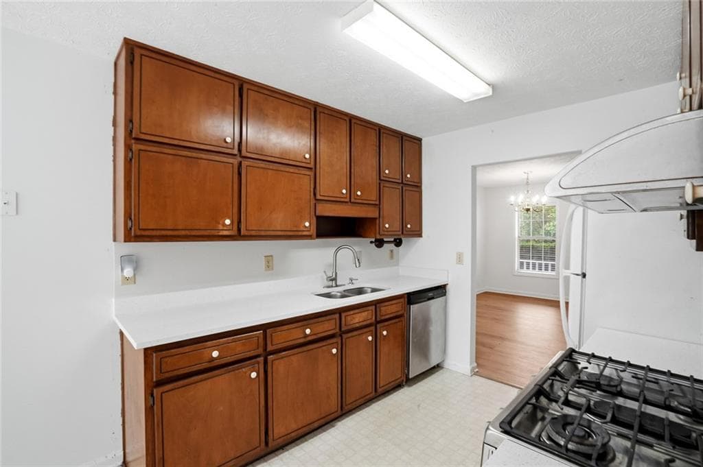 3 bedroom, 2 bathroom, 1,736 sq ft single family residence for rent at 115 Knight Way, Fayetteville, GA 30214 for $2,200 a month — photo 9
