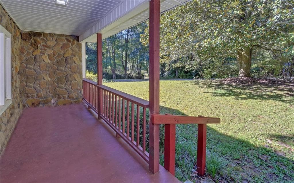 2 bedroom, 1 bathroom, 1,028 sq ft single family residence for sale at 910 Hells Hollow Road, Blue Ridge, GA 30513 — photo 4