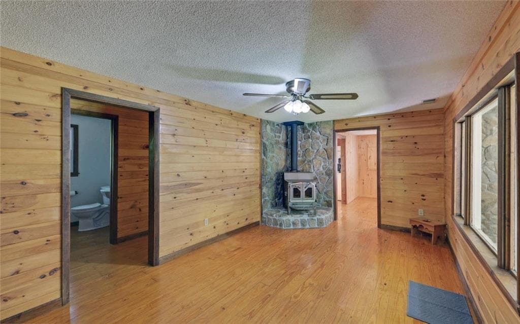 2 bedroom, 1 bathroom, 1,028 sq ft single family residence for sale at 910 Hells Hollow Road, Blue Ridge, GA 30513 — photo 5