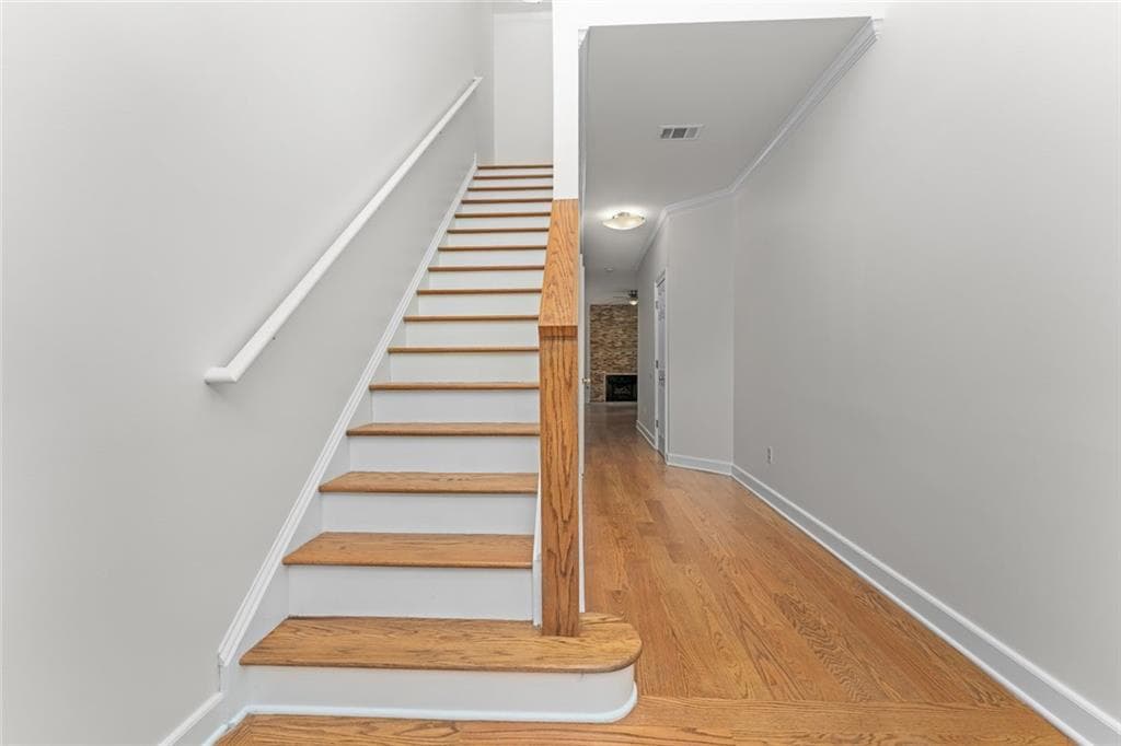 3 bedroom, 3 bathroom, 2,058 sq ft townhouse for sale at 4150 Rogers Creek Court, Duluth, GA 30096 — photo 2