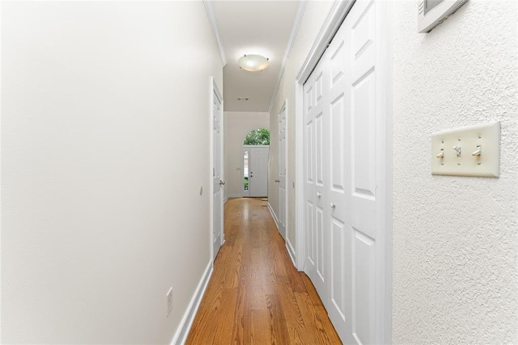 3 bedroom, 3 bathroom, 2,058 sq ft townhouse for sale at 4150 Rogers Creek Court, Duluth, GA 30096 — photo 3