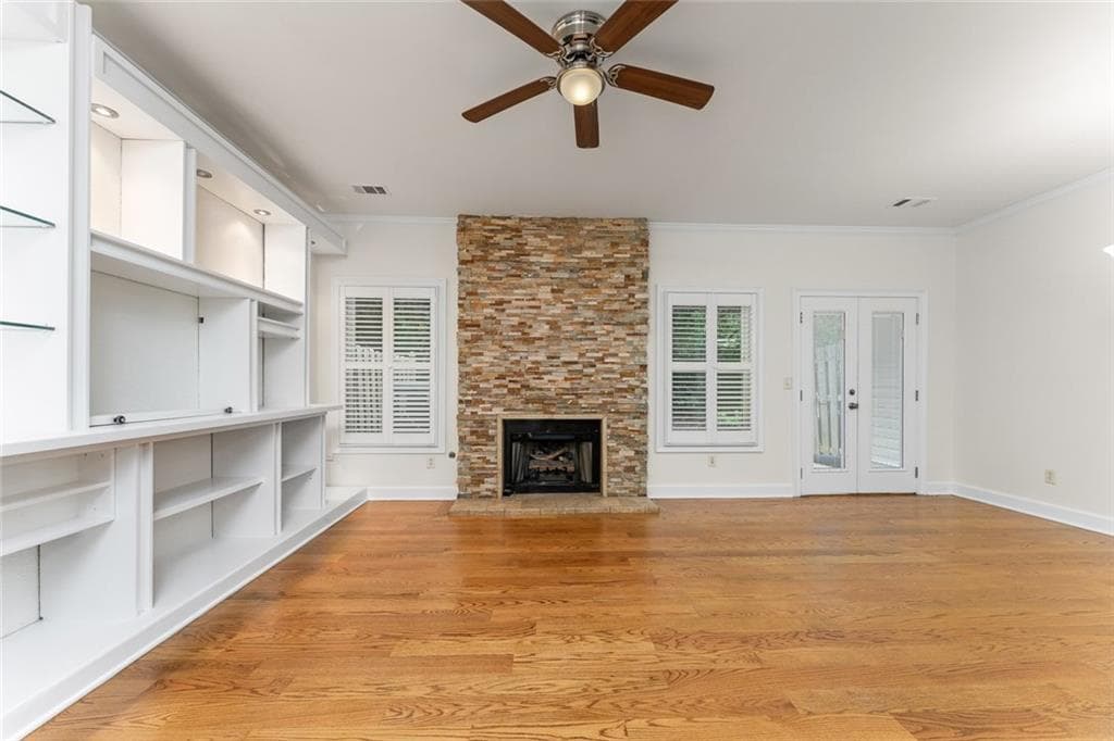 3 bedroom, 3 bathroom, 2,058 sq ft townhouse for sale at 4150 Rogers Creek Court, Duluth, GA 30096 — photo 4