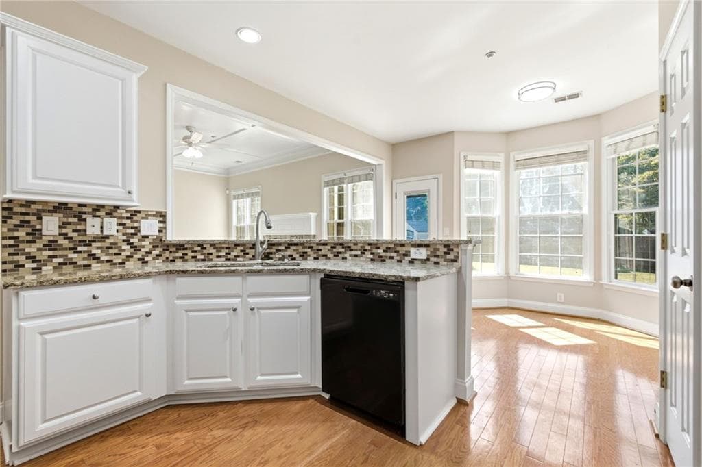 4 bedroom, 3 bathroom, 3,253 sq ft single family residence for rent at 384 Cherry Tree Lane, Marietta, GA 30066 for $3,195 a month — photo 8