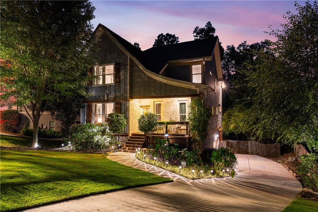 6 bedroom, 4 bathroom, 3,095 sq ft single family residence for sale at 1326 Willow Place, Atlanta, GA 30316 — photo 2
