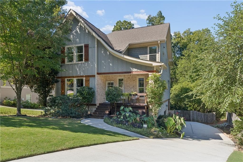 6 bedroom, 4 bathroom, 3,095 sq ft single family residence for sale at 1326 Willow Place, Atlanta, GA 30316