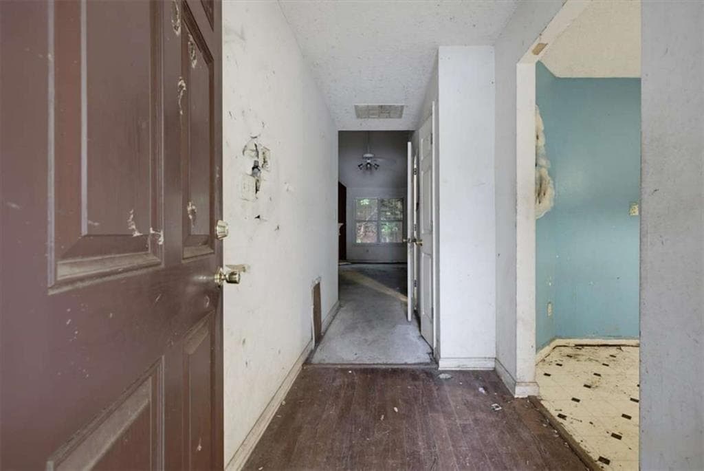 3 bedroom, 3 bathroom, 1,615 sq ft single family residence for sale at 4425 Chestnut Lake Avenue, Lithonia, GA 30038 — photo 3