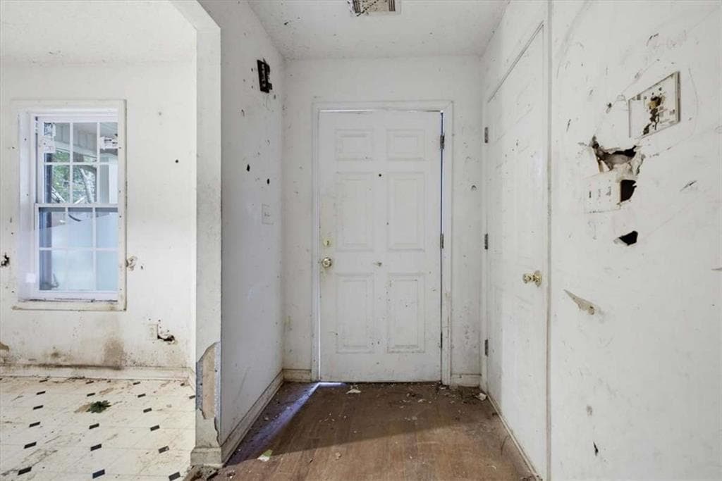 3 bedroom, 3 bathroom, 1,615 sq ft single family residence for sale at 4425 Chestnut Lake Avenue, Lithonia, GA 30038 — photo 4