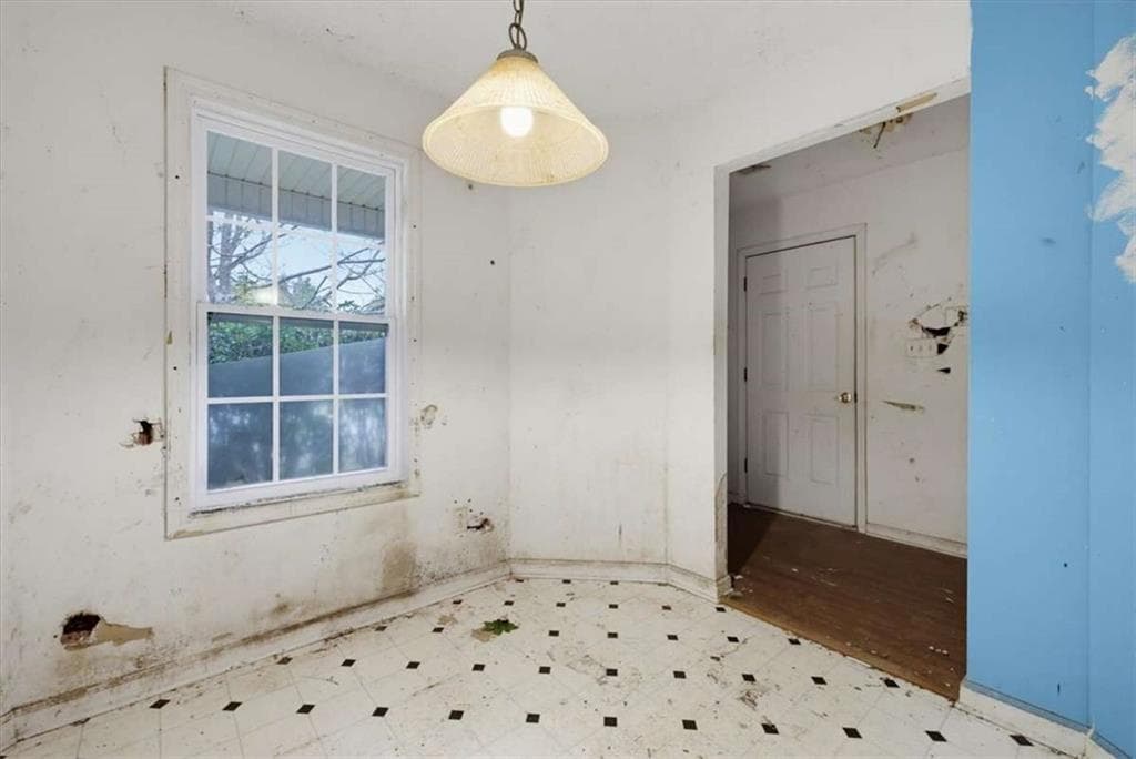3 bedroom, 3 bathroom, 1,615 sq ft single family residence for sale at 4425 Chestnut Lake Avenue, Lithonia, GA 30038 — photo 5