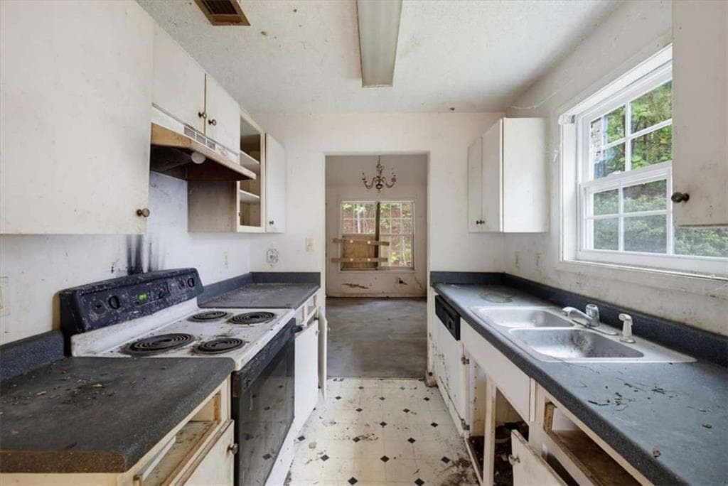 3 bedroom, 3 bathroom, 1,615 sq ft single family residence for sale at 4425 Chestnut Lake Avenue, Lithonia, GA 30038 — photo 7