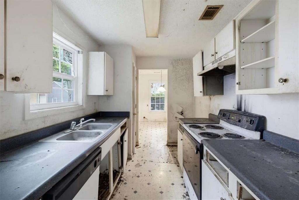 3 bedroom, 3 bathroom, 1,615 sq ft single family residence for sale at 4425 Chestnut Lake Avenue, Lithonia, GA 30038 — photo 8