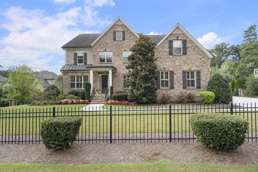 6 bedroom, 6 bathroom, 5,569 sq ft single family residence for sale at 621 Mabry Road, Sandy Springs, GA 30328 — photo 5