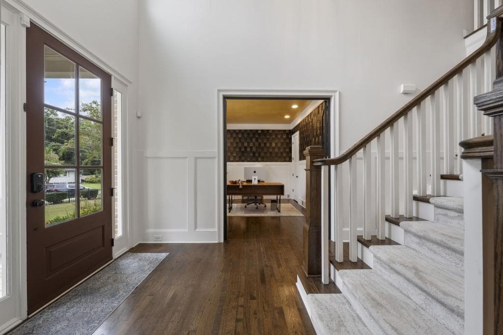6 bedroom, 6 bathroom, 5,569 sq ft single family residence for sale at 621 Mabry Road, Sandy Springs, GA 30328 — photo 6