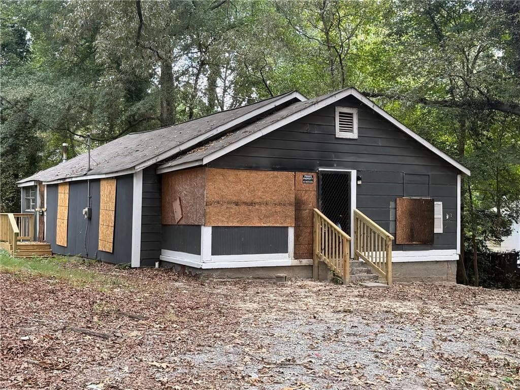 3 bedroom, 1 bathroom, 1,208 sq ft single family residence for sale at 1300 Nash Road, Atlanta, GA 30331