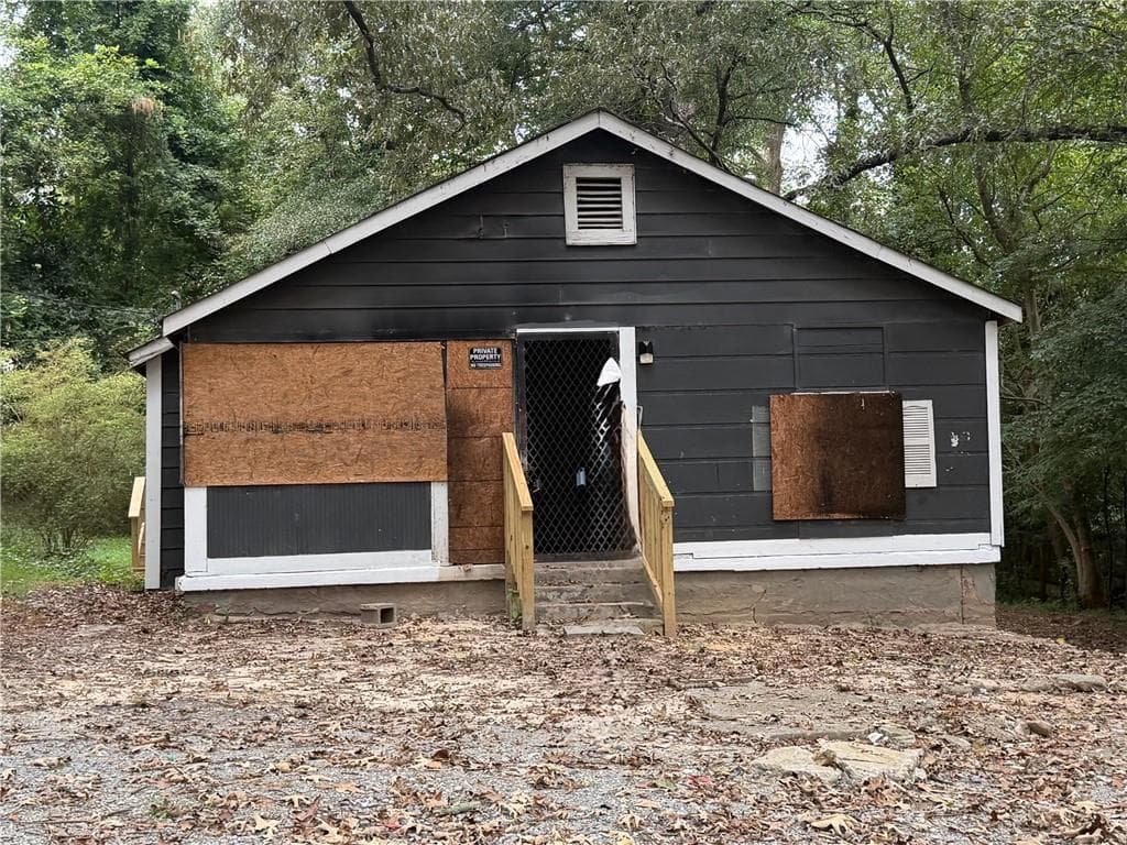 3 bedroom, 1 bathroom, 1,208 sq ft single family residence for sale at 1300 Nash Road, Atlanta, GA 30331 — photo 2