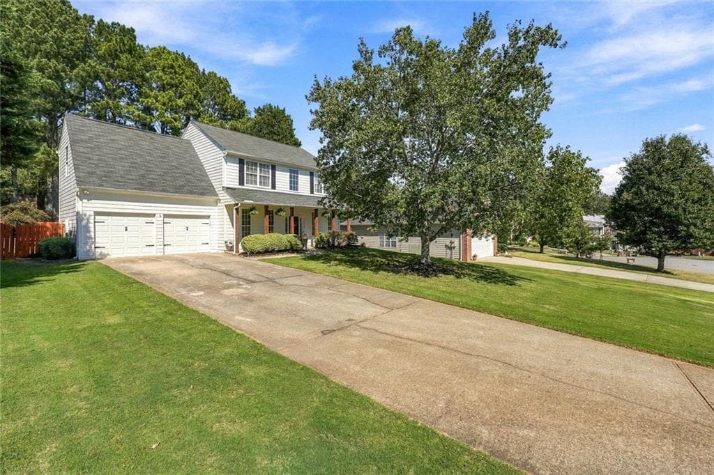 4 bedroom, 3 bathroom, 2,016 sq ft single family residence for sale at 1274 Dalesford Drive, Alpharetta, GA 30004 — photo 3