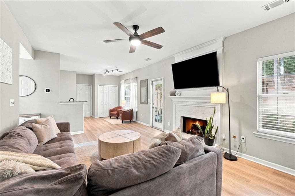 4 bedroom, 3 bathroom, 2,016 sq ft single family residence for sale at 1274 Dalesford Drive, Alpharetta, GA 30004 — photo 10