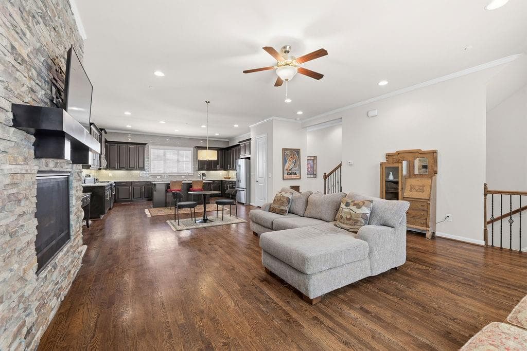 3 bedroom, 4 bathroom, 2,084 sq ft townhouse for sale at 917 Dumaine Trace, Atlanta, GA 30328