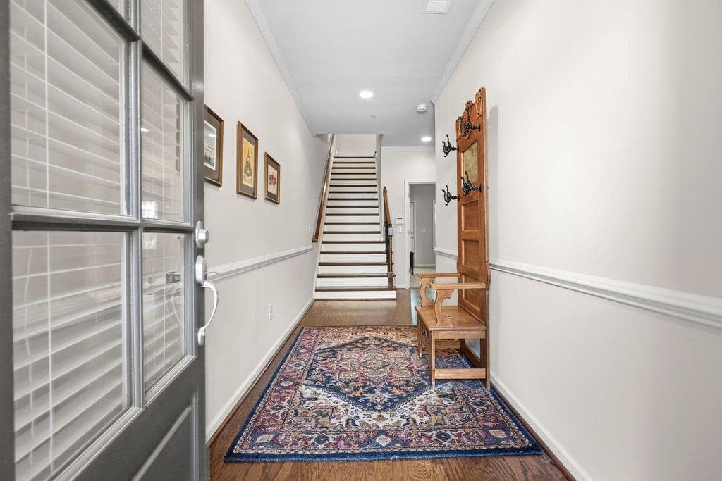 3 bedroom, 4 bathroom, 2,084 sq ft townhouse for sale at 917 Dumaine Trace, Atlanta, GA 30328 — photo 5