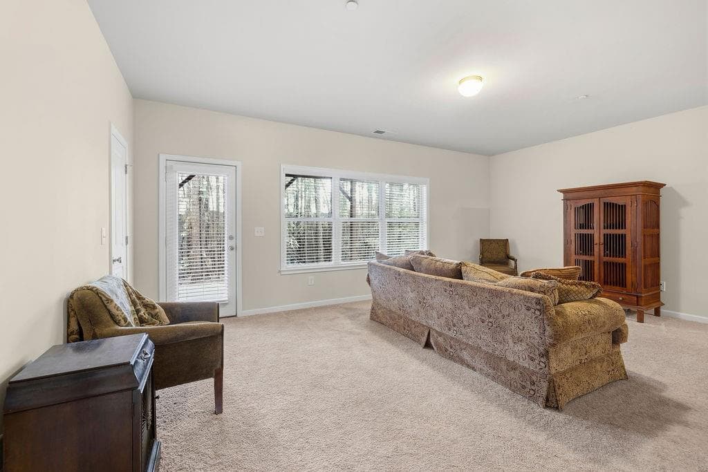 3 bedroom, 4 bathroom, 2,084 sq ft townhouse for sale at 917 Dumaine Trace, Atlanta, GA 30328 — photo 6