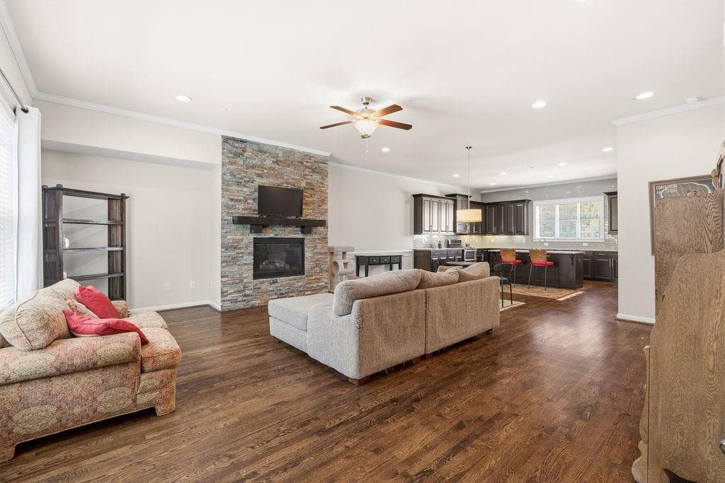 3 bedroom, 4 bathroom, 2,084 sq ft townhouse for sale at 917 Dumaine Trace, Atlanta, GA 30328 — photo 8