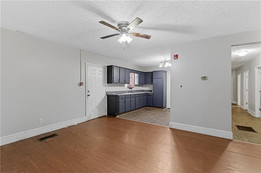 5 bedroom, 2 bathroom, 2,061 sq ft single family residence for sale at 1067 Constitution Road, Atlanta, GA 30315 — photo 4