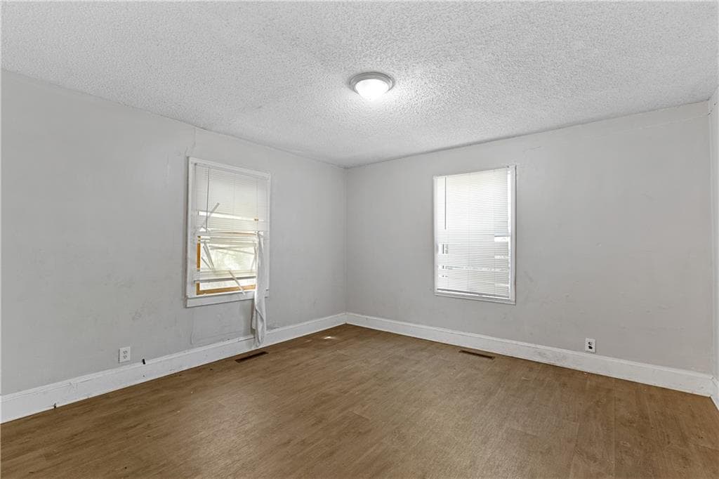 5 bedroom, 2 bathroom, 2,061 sq ft single family residence for sale at 1067 Constitution Road, Atlanta, GA 30315 — photo 8