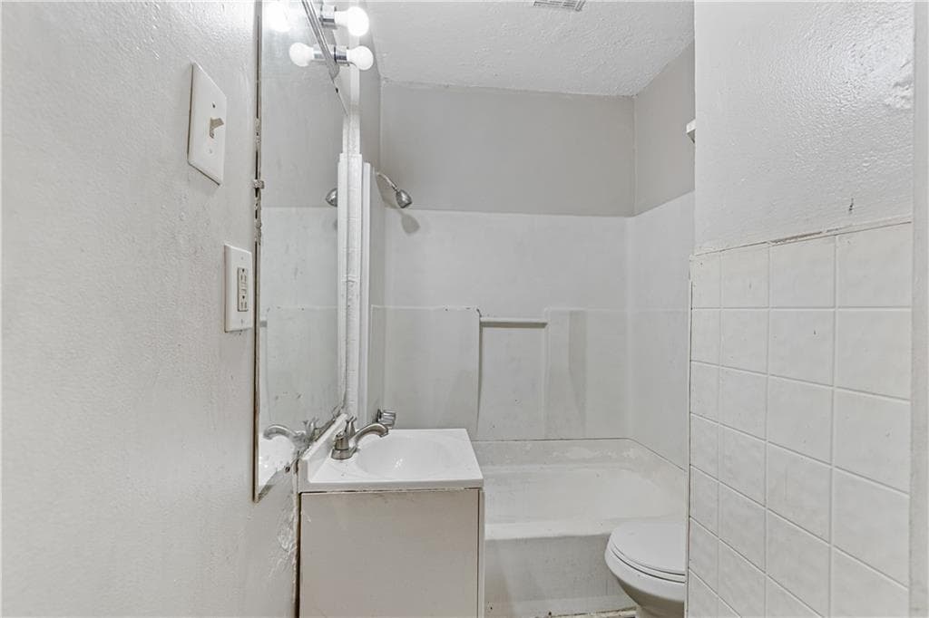 5 bedroom, 2 bathroom, 2,061 sq ft single family residence for sale at 1067 Constitution Road, Atlanta, GA 30315 — photo 10