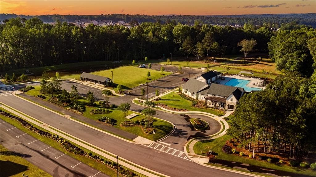 5 bedroom, 3 bathroom, 2,793 sq ft single family residence for sale at 820 Crystal Lakes Parkway, Hoschton, GA 30548 — photo 5