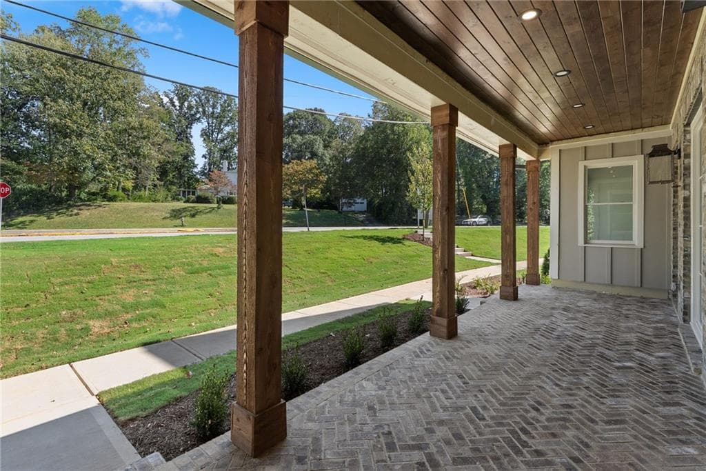 4 bedroom, 4 bathroom, 2,960 sq ft townhouse for sale at 1057 Riverside Drive, Gainesville, GA 30501 — photo 8