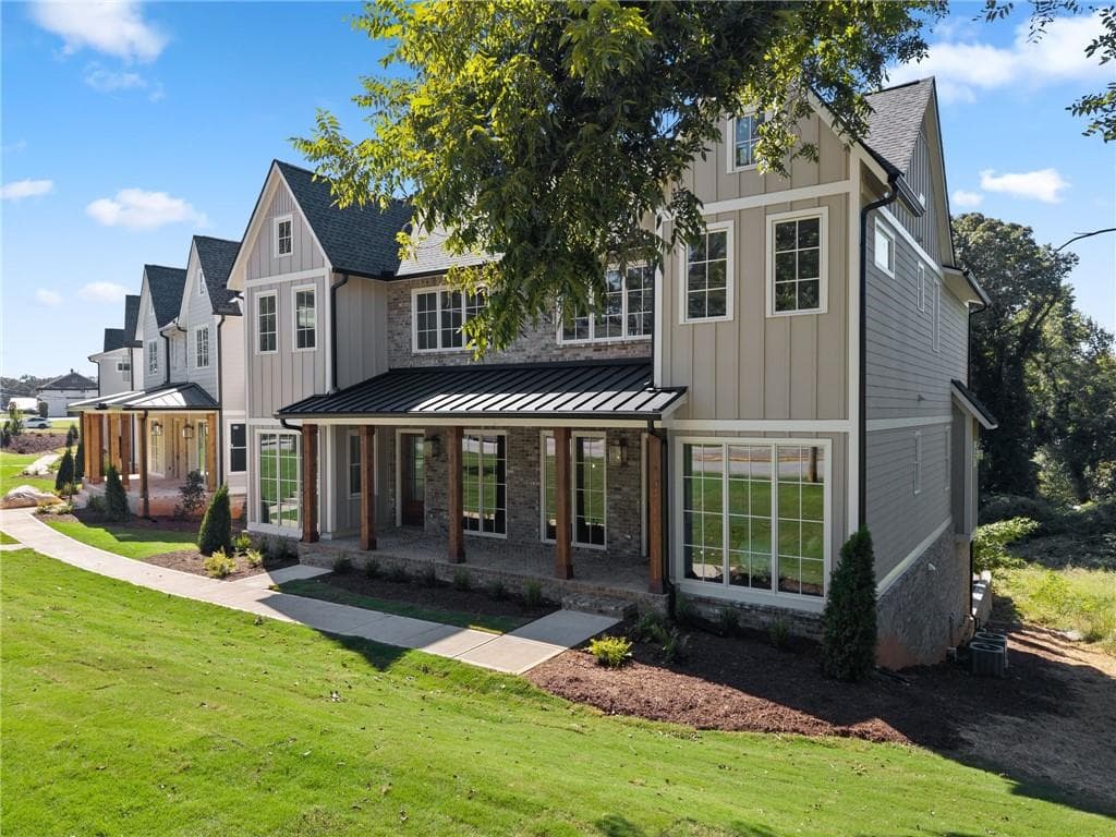 4 bedroom, 4 bathroom, 2,960 sq ft townhouse for sale at 1057 Riverside Drive, Gainesville, GA 30501 — photo 6