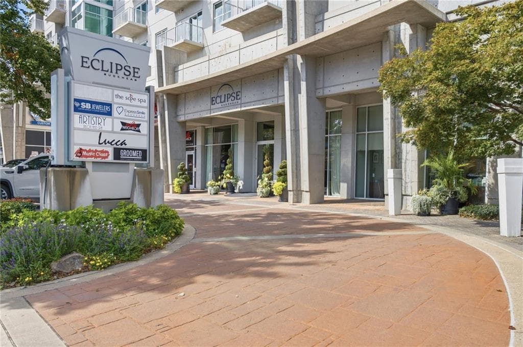 2 bedroom, 2 bathroom, 1,003 sq ft condominium for sale at 250 Pharr Road 1209, Atlanta, GA 30305 — photo 2