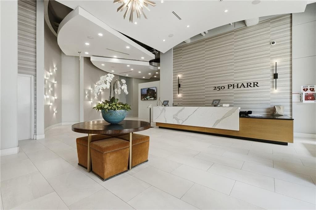 2 bedroom, 2 bathroom, 1,003 sq ft condominium for sale at 250 Pharr Road 1209, Atlanta, GA 30305 — photo 3